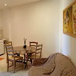Little & Quiet Central Flat